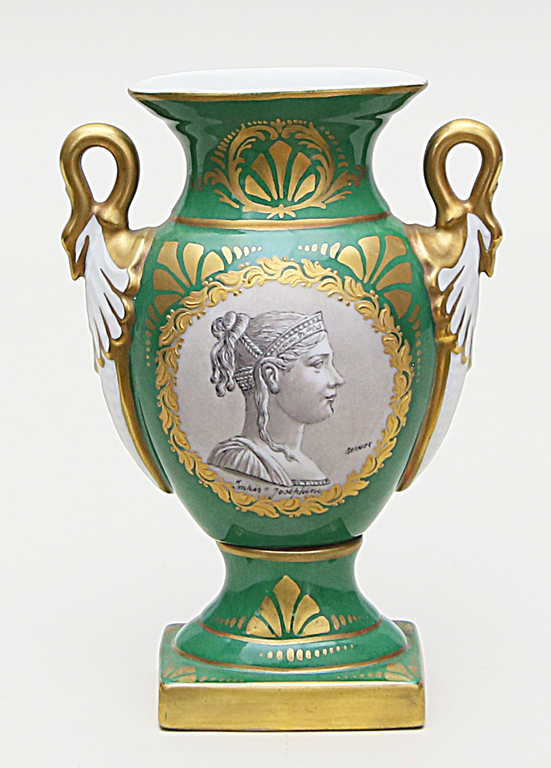 Vase im Empirestil.