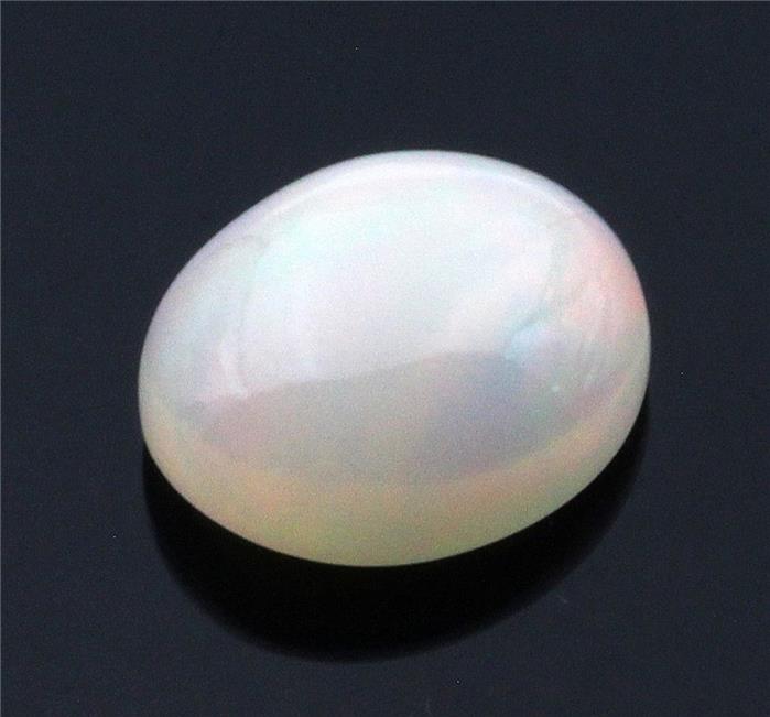 Weißer Opal, ca. 6,5 ct.