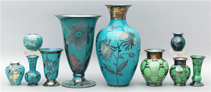 Zehn Art Deco-Vasen.