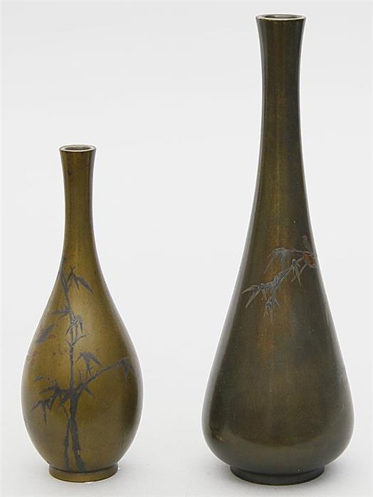Zwei Vasen.