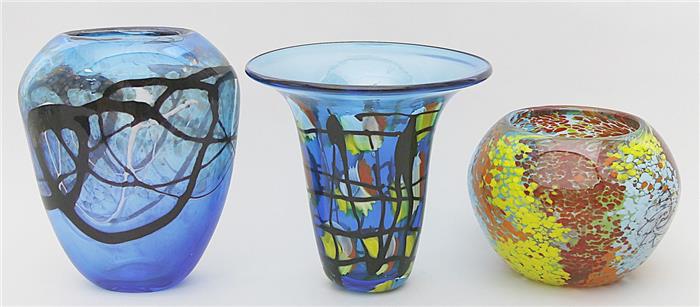 Drei moderne Vasen.