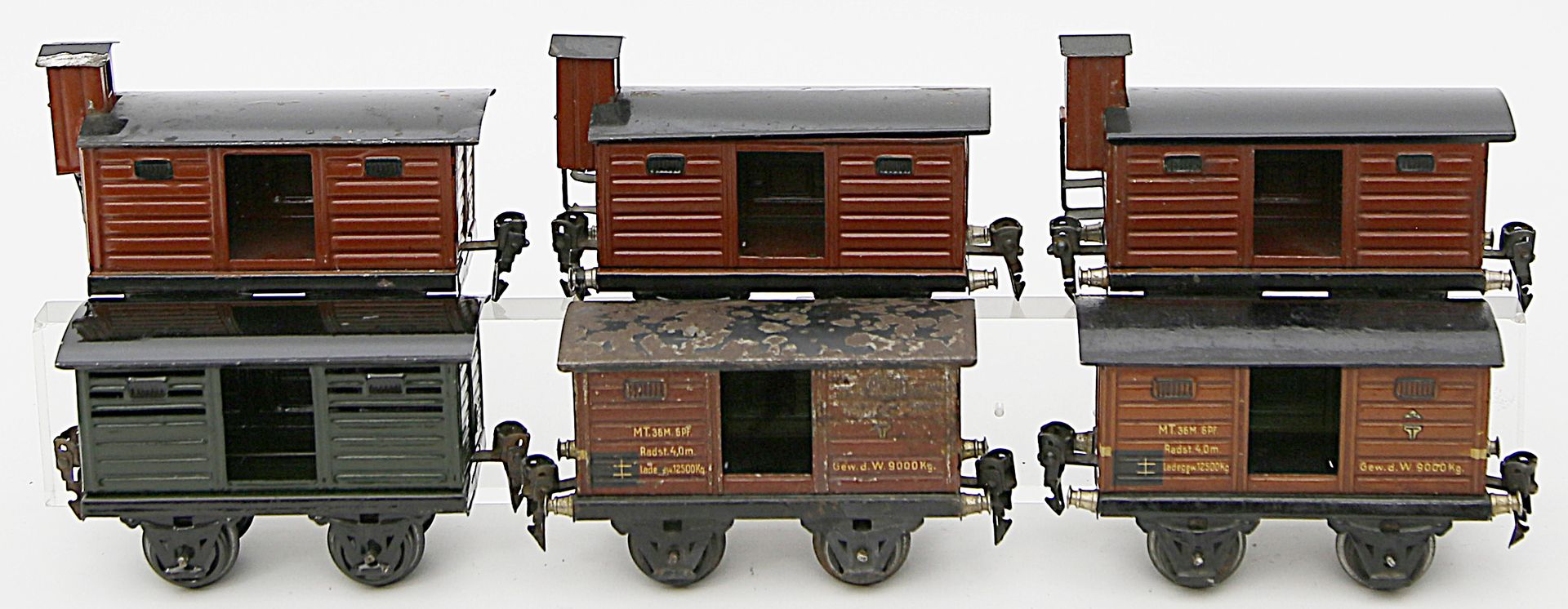 6 Güterwagen, 3x mit Bremserhaus, Märklin Spur 0.